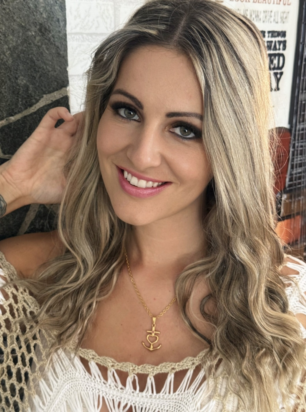 jenny-mit-ankerherz-gold.jpg